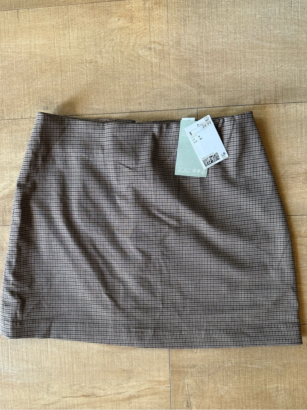 H&M Tan Black taupe Houndstooth Mini Skirt lined size 8 preppy 90s vibes Autumn